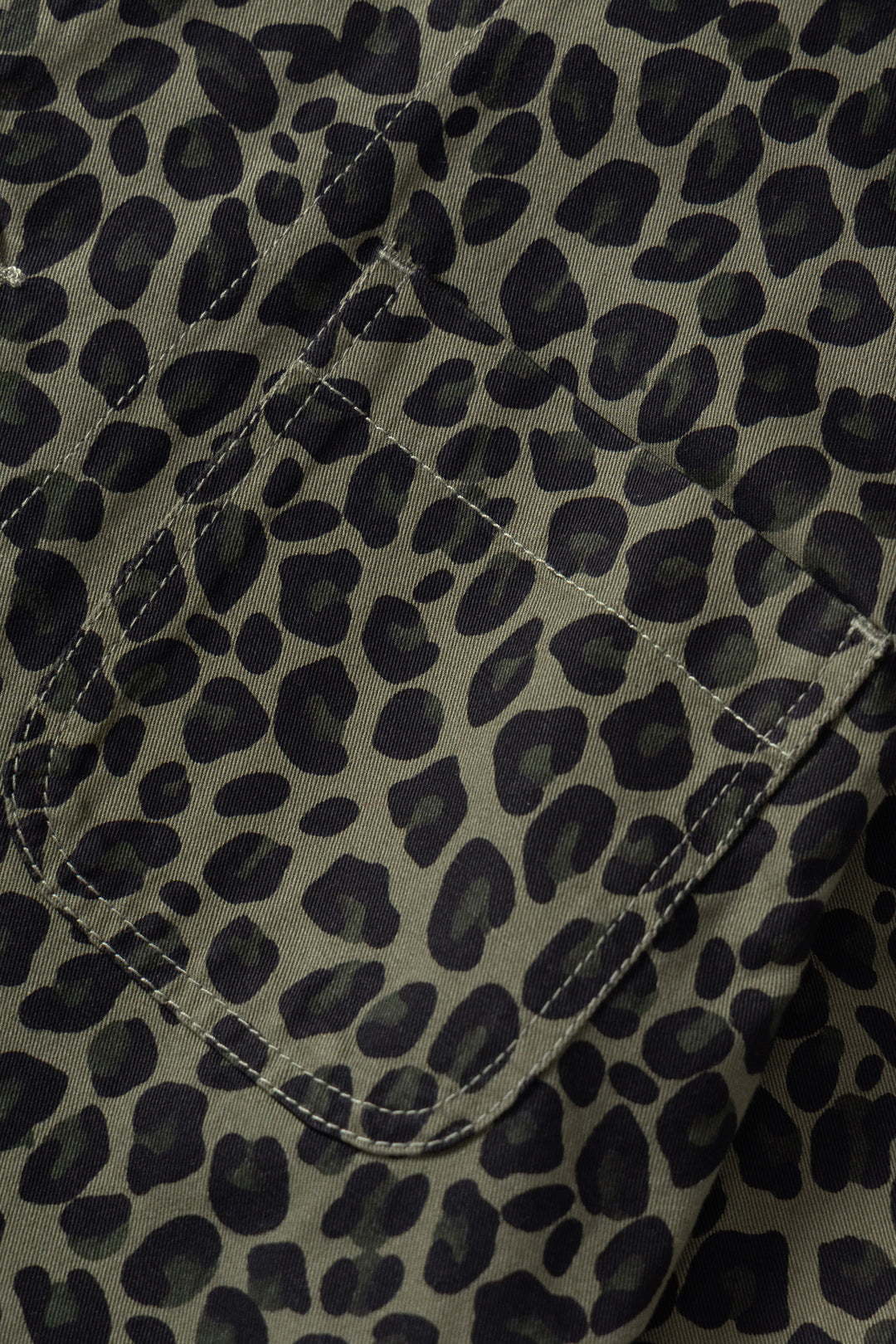 Patterned Easy Chef Shirt - Green Leopard